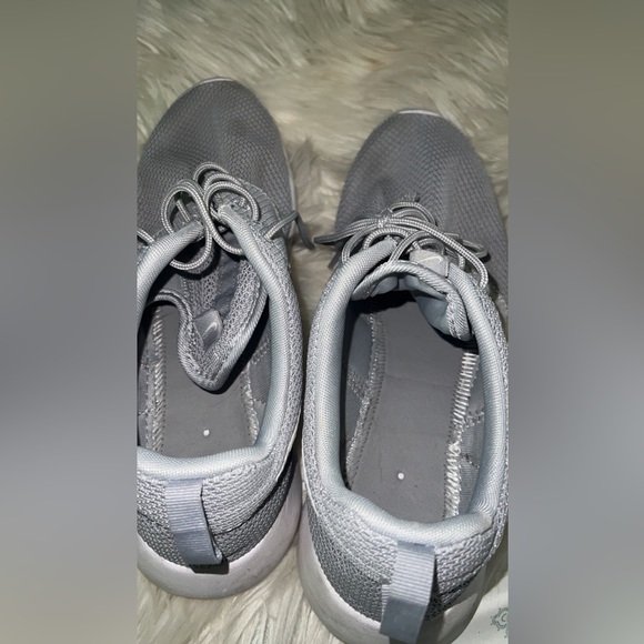 Worn a few times! Nike Mens Roshe One Premium Sneaker Size 11 - Picture 3 of 8